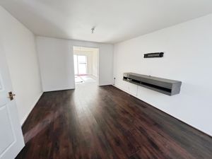 Lounge- click for photo gallery